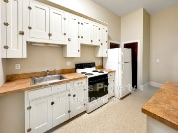 Spacious 3rd Floor 2BR/1BA - $725/month - College Students Welcome for Immediate Move In! property image