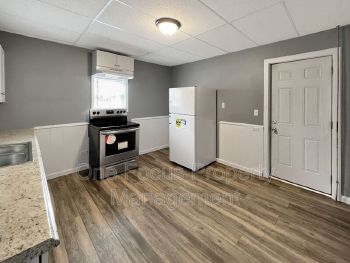 Updated 2BR/1BA Half Double - $995/Month - 1 Dog Friendly property image