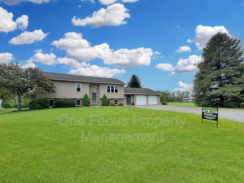 Massive 4BR/3BA Single Family Home - Up to 2 pet welcome! property image