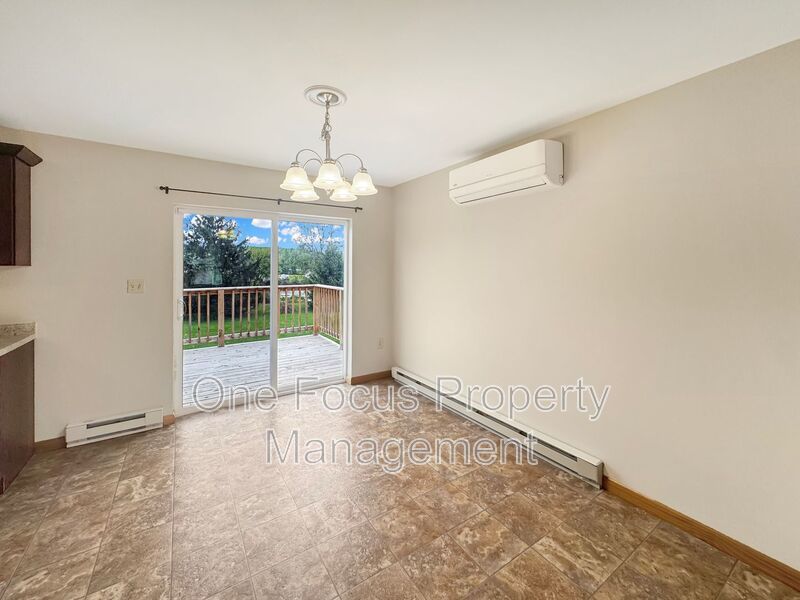 Massive 4BR/3BA Single Family Home - Up to 2 pet welcome! property image
