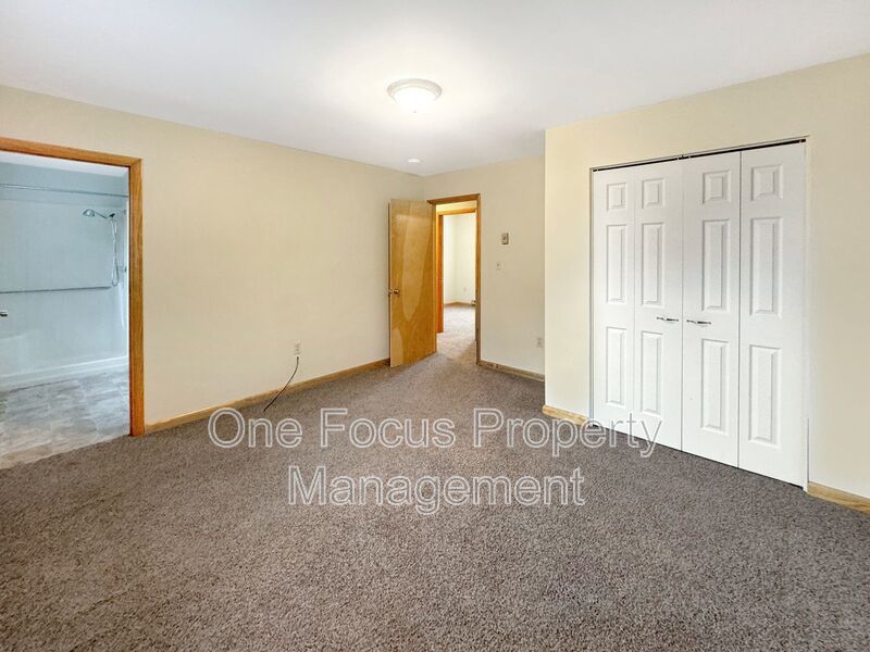 Massive 4BR/3BA Single Family Home - Up to 2 pet welcome! property image