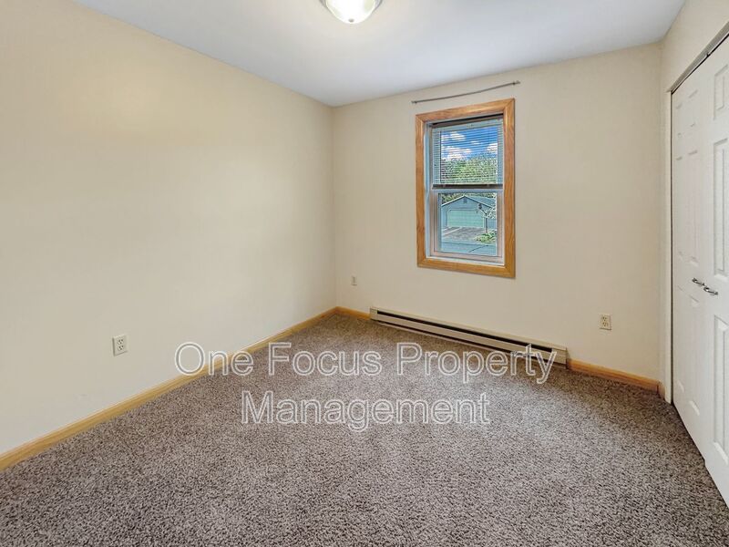 Massive 4BR/3BA Single Family Home - Up to 2 pet welcome! property image