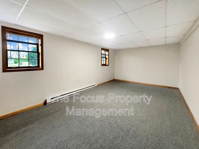 Massive 4BR/3BA Single Family Home - Up to 2 pet welcome! property image
