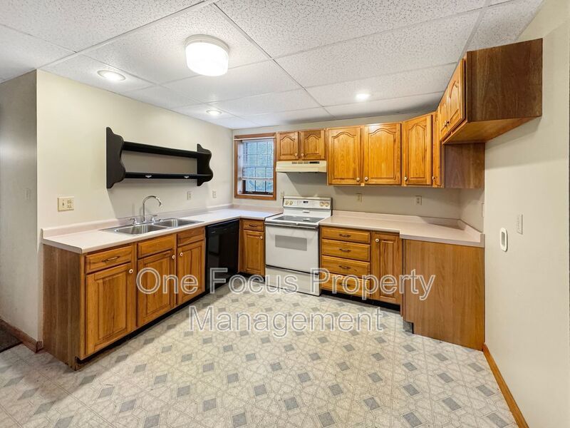 Massive 4BR/3BA Single Family Home - Up to 2 pet welcome! property image