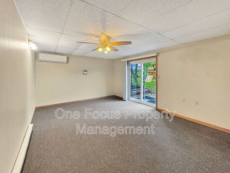 Massive 4BR/3BA Single Family Home - Up to 2 pet welcome! property image