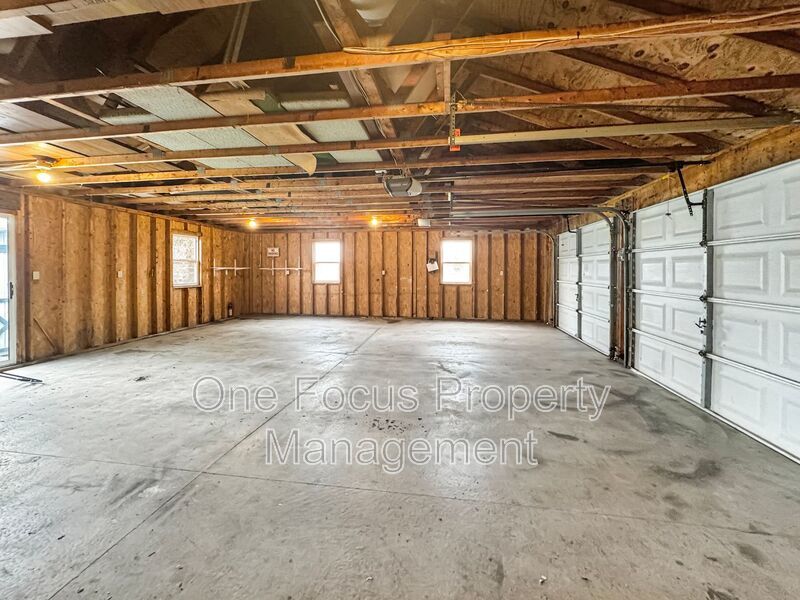 Massive 4BR/3BA Single Family Home - Up to 2 pet welcome! property image