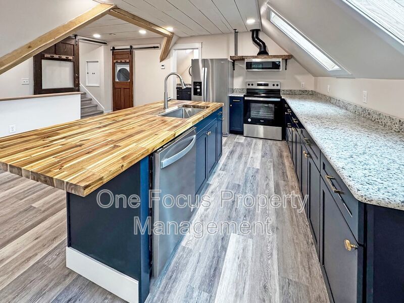 Upscale and Beautiful 1BR/1BA - 1 pet welcome up to 25lbs. property image