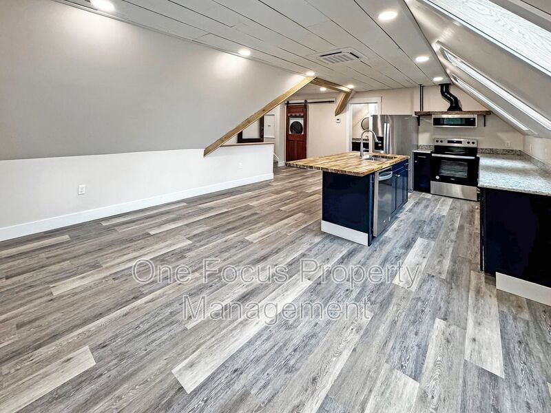 Upscale and Beautiful 1BR/1BA - 1 pet welcome up to 25lbs. property image