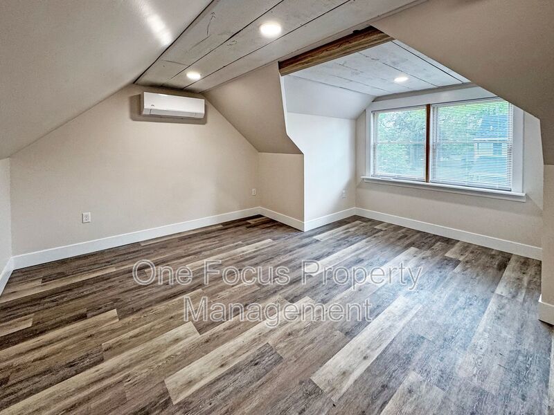 Upscale and Beautiful 1BR/1BA - 1 pet welcome up to 25lbs. property image
