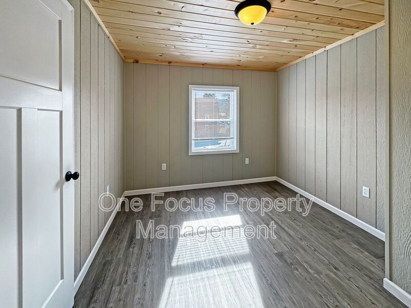 Stunning 3BR/1BA Second Floor - up to 2 pets under 25lbs. welcome! property image