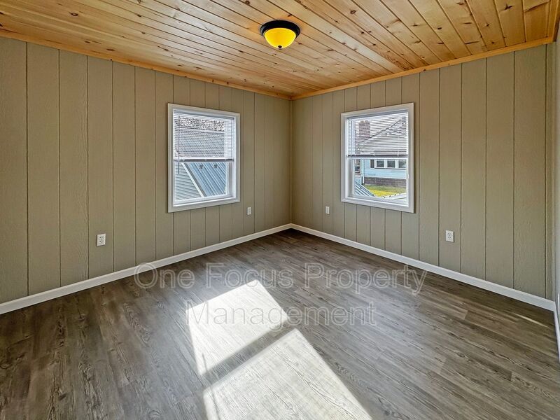 Stunning 3BR/1BA Second Floor - up to 2 pets under 25lbs. welcome! property image