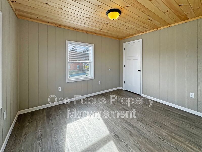 Stunning 3BR/1BA Second Floor - up to 2 pets under 25lbs. welcome! property image