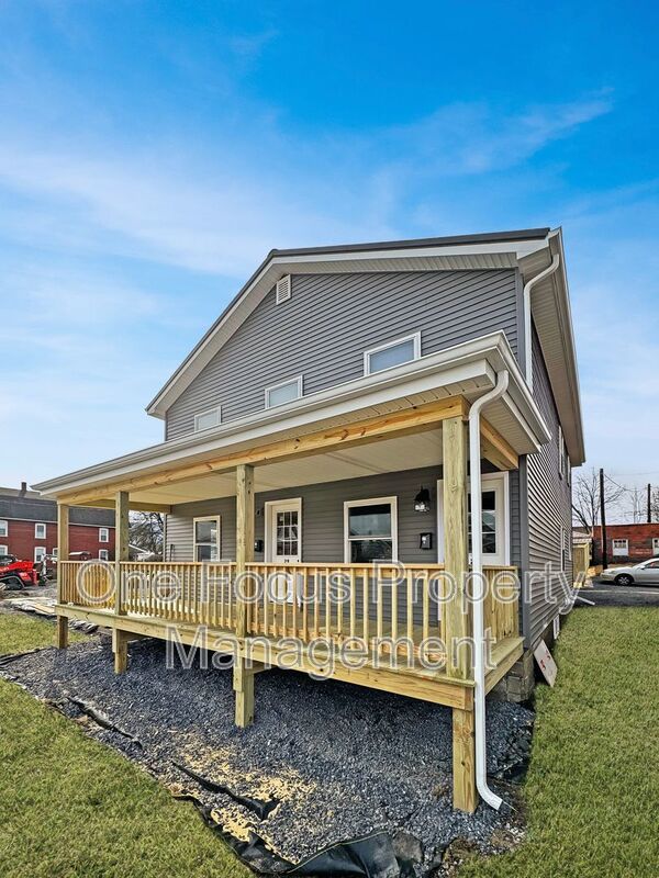 Stunning 3BR/1BA Second Floor - up to 2 pets under 25lbs. welcome! property image