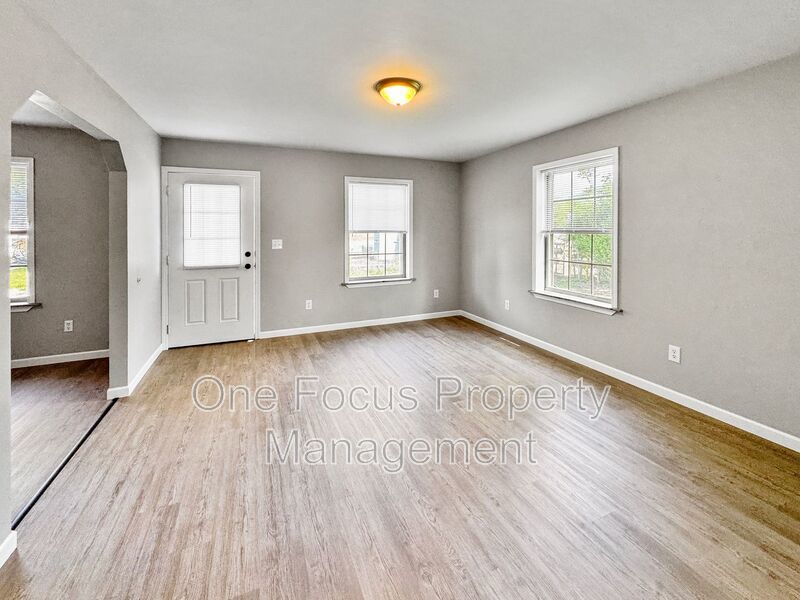 Stunning and Newly Renovated 4BR/1BA Townhouse! up to 2 pets under 45lbs. welcome! property image