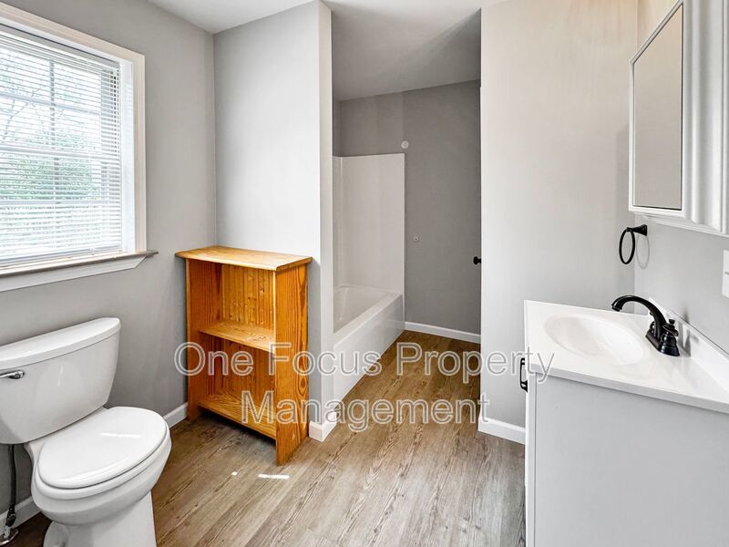 Stunning and Newly Renovated 4BR/1BA Townhouse! up to 2 pets under 45lbs. welcome! property image