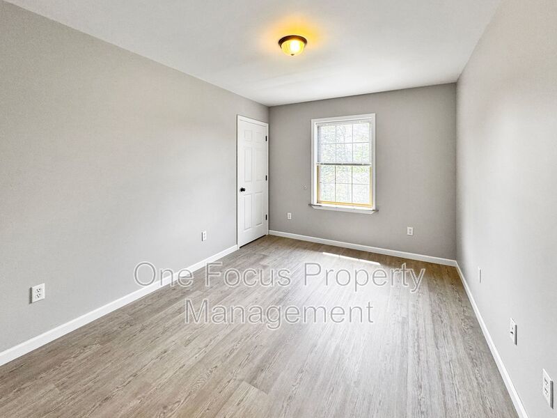 Stunning and Newly Renovated 4BR/1BA Townhouse! up to 2 pets under 45lbs. welcome! property image
