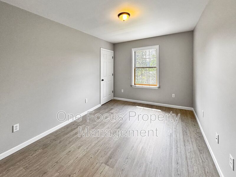 Stunning and Newly Renovated 4BR/1BA Townhouse! up to 2 pets under 45lbs. welcome! property image