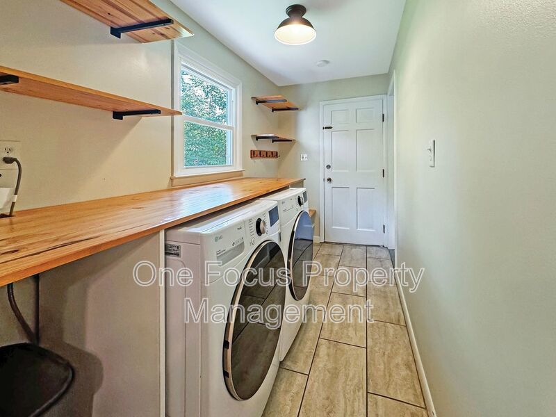 1031 Avenue D property image