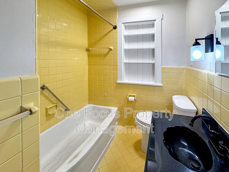 Beautifully Updated 3BR/12BA Home - UP to 2 pets welcome - No weight limit! property image