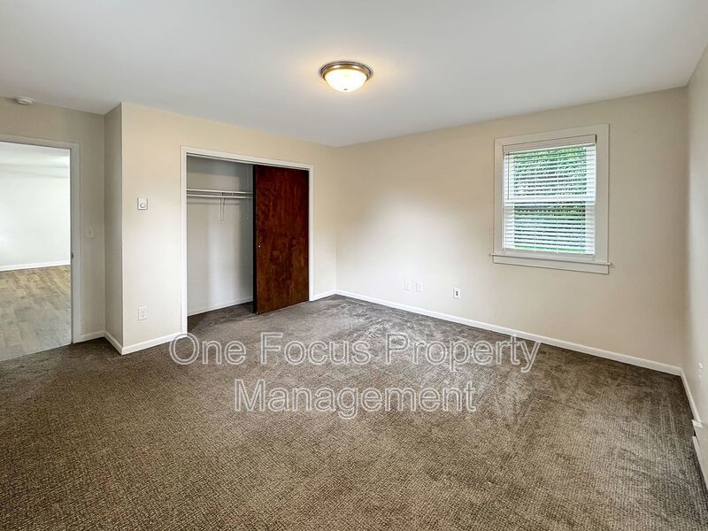 Beautifully Updated 3BR/12BA Home - UP to 2 pets welcome - No weight limit! property image