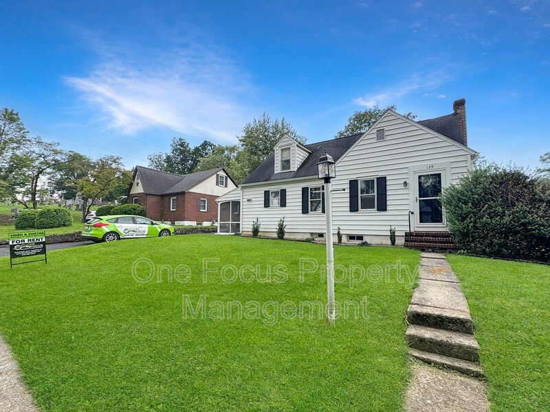 Beautifully Updated 3BR/12BA Home - UP to 2 pets welcome - No weight limit! property image