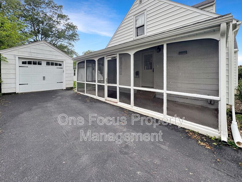 Beautifully Updated 3BR/12BA Home - UP to 2 pets welcome - No weight limit! property image