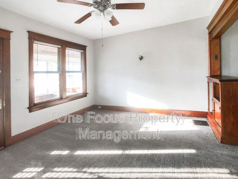 Cozy 3BR/1BA Duplex - Up to 2 pets under 40lbs welcome! property image