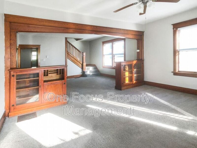 Cozy 3BR/1BA Duplex - Up to 2 pets under 40lbs welcome! property image