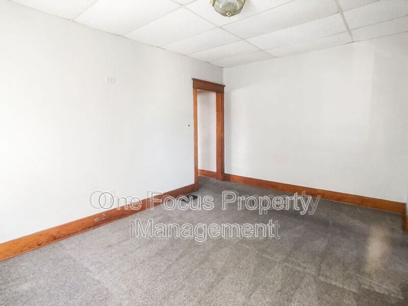 Cozy 3BR/1BA Duplex - Up to 2 pets under 40lbs welcome! property image