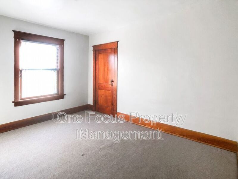 Cozy 3BR/1BA Duplex - Up to 2 pets under 40lbs welcome! property image