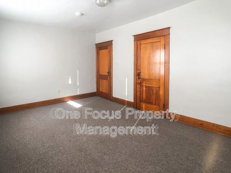 Cozy 3BR/1BA Duplex - Up to 2 pets under 40lbs welcome! property image