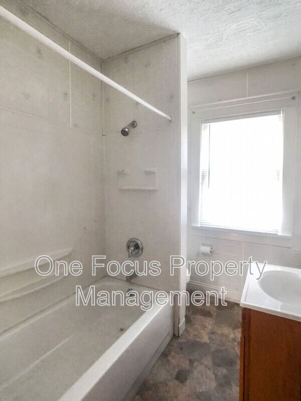 Cozy 3BR/1BA Duplex - Up to 2 pets under 40lbs welcome! property image