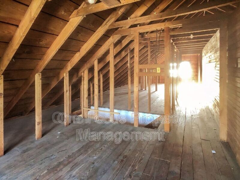 Cozy 3BR/1BA Duplex - Up to 2 pets under 40lbs welcome! property image