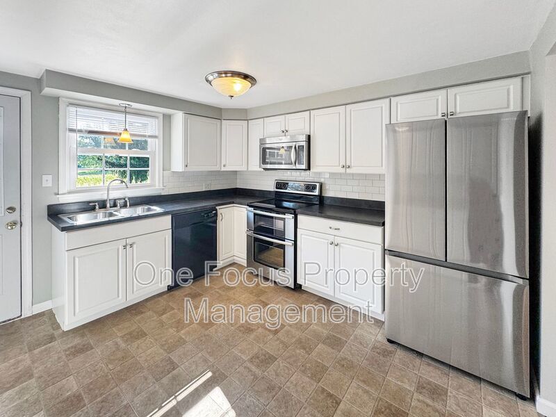 Magnificent 4BR/3BA SFH - Up to 2 pets welcome: No weight restrictions property image