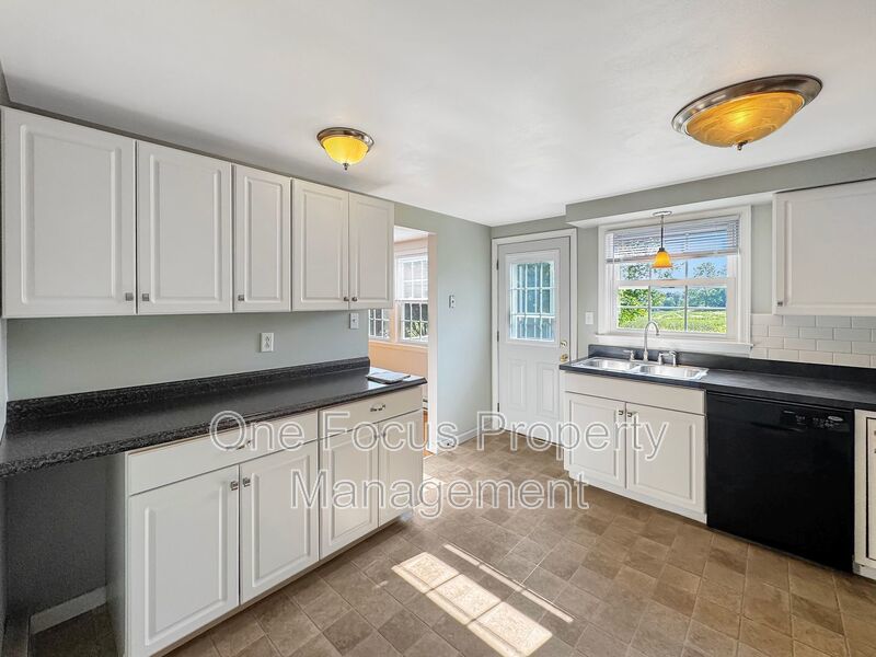 Magnificent 4BR/3BA SFH - Up to 2 pets welcome: No weight restrictions property image