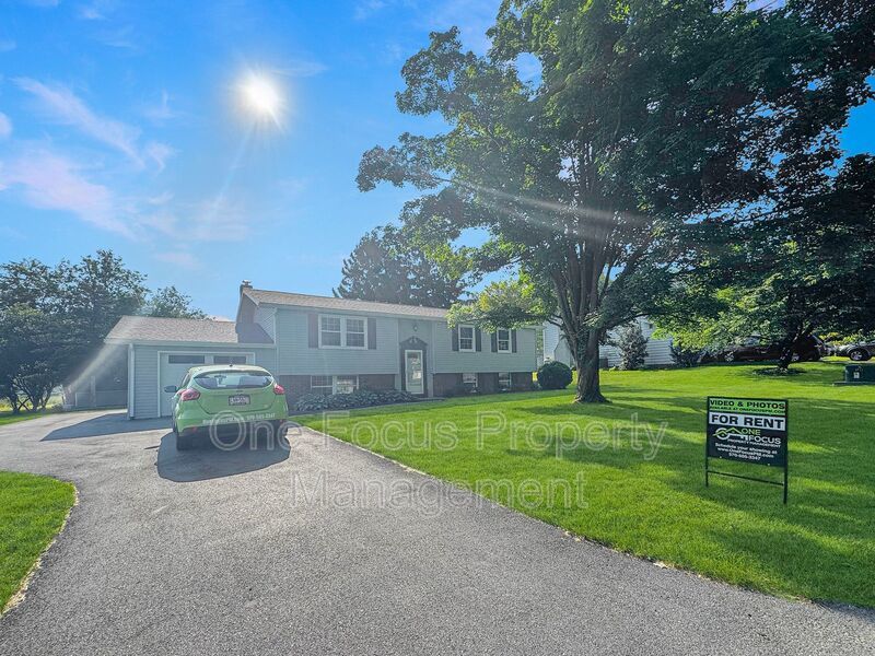 Magnificent 4BR/3BA SFH - Up to 2 pets welcome: No weight restrictions property image
