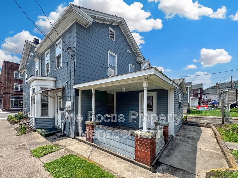 Modern and Cozy 2BR/1.5BA - Up to 2 pets under 40lbs. welcome! property image