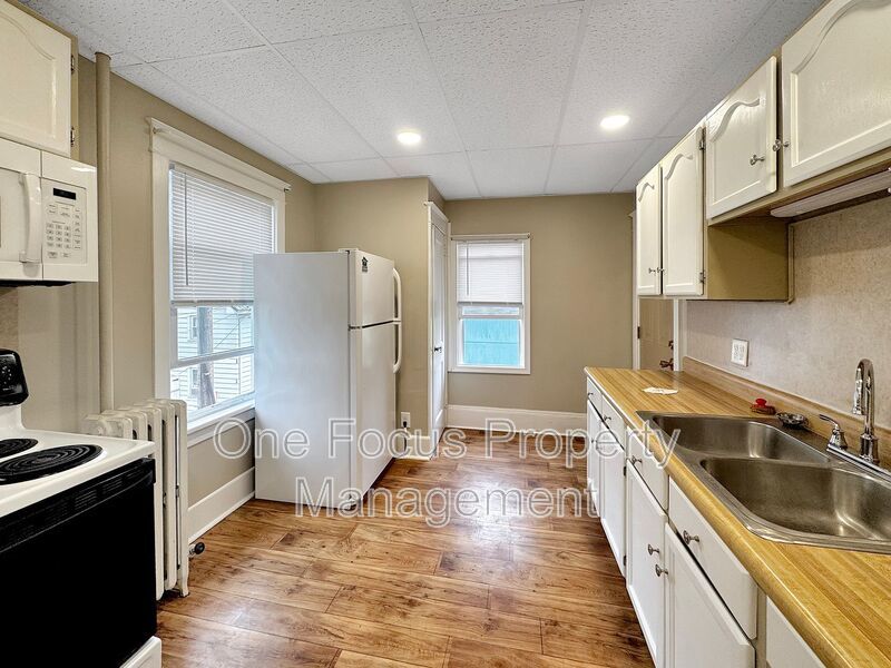Cozy and Bright 2BR/1BA - 1 cat welcome! property image