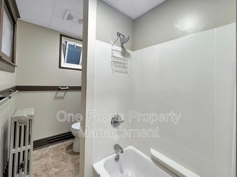 Cozy and Bright 2BR/1BA - 1 cat welcome! property image