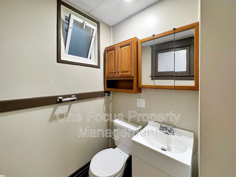 Cozy and Bright 2BR/1BA - 1 cat welcome! property image