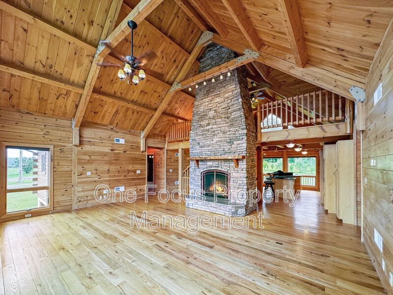 Magnificent 3BR/4.5BA Log Home! - 2 pets welcome/no weight limit! property image