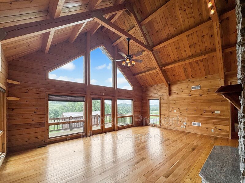 Magnificent 3BR/4.5BA Log Home! - 2 pets welcome/no weight limit! property image