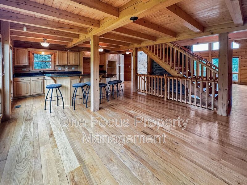Magnificent 3BR/4.5BA Log Home! - 2 pets welcome/no weight limit! property image