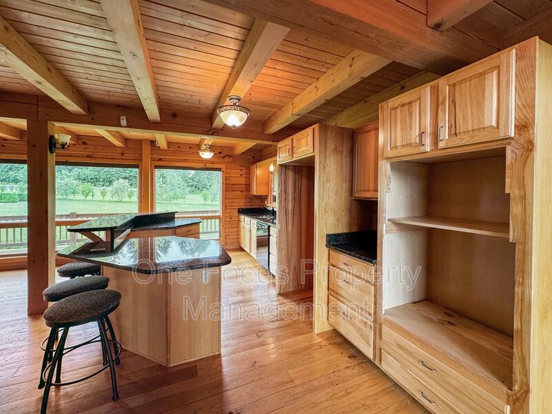 Magnificent 3BR/4.5BA Log Home! - 2 pets welcome/no weight limit! property image