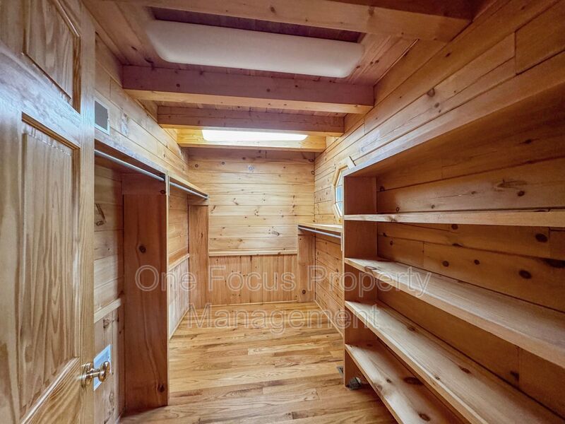 Magnificent 3BR/4.5BA Log Home! - 2 pets welcome/no weight limit! property image