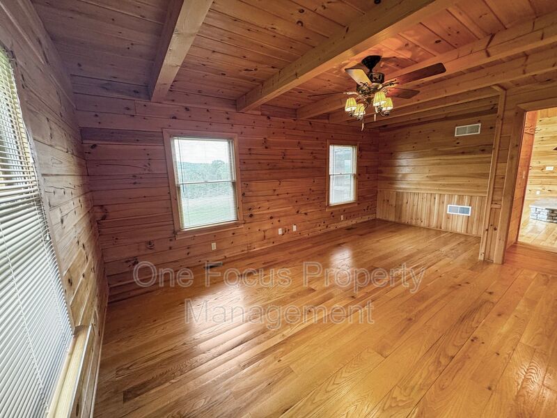 Magnificent 3BR/4.5BA Log Home! - 2 pets welcome/no weight limit! property image