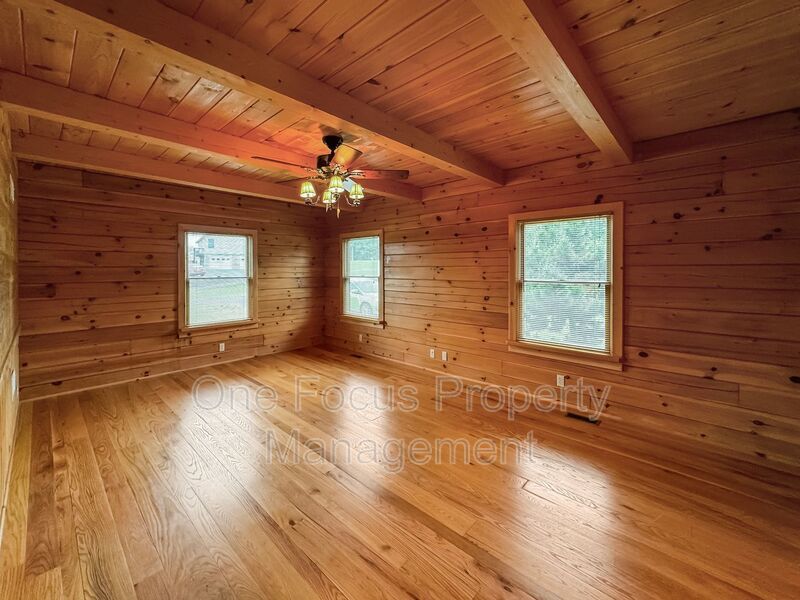 Magnificent 3BR/4.5BA Log Home! - 2 pets welcome/no weight limit! property image