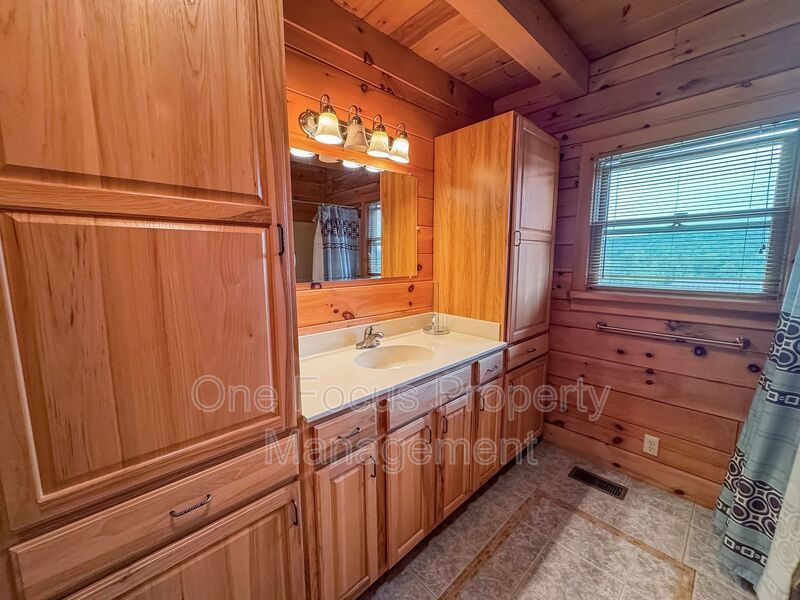 Magnificent 3BR/4.5BA Log Home! - 2 pets welcome/no weight limit! property image