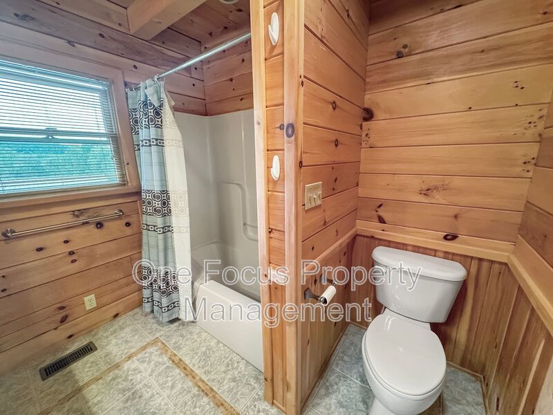 Magnificent 3BR/4.5BA Log Home! - 2 pets welcome/no weight limit! property image