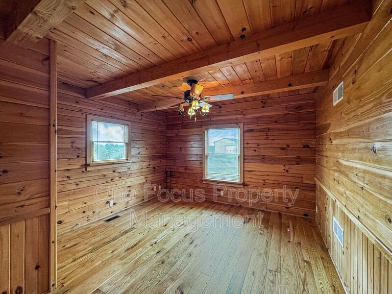 Magnificent 3BR/4.5BA Log Home! - 2 pets welcome/no weight limit! property image